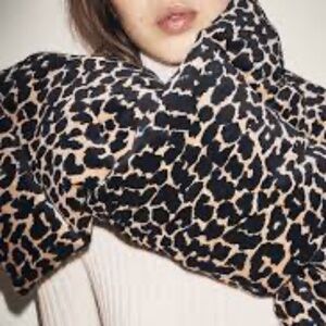 Maje Leopard padded quilted scarf